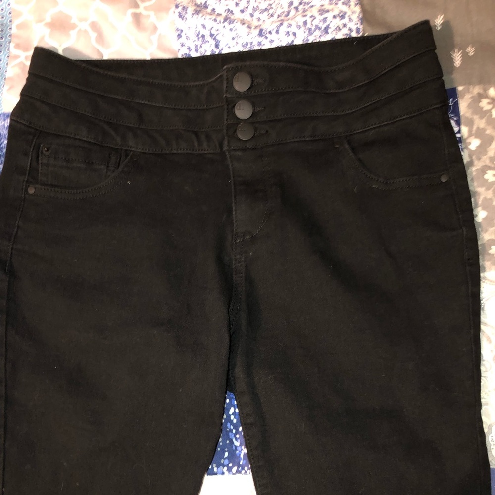 d. Jeans capris